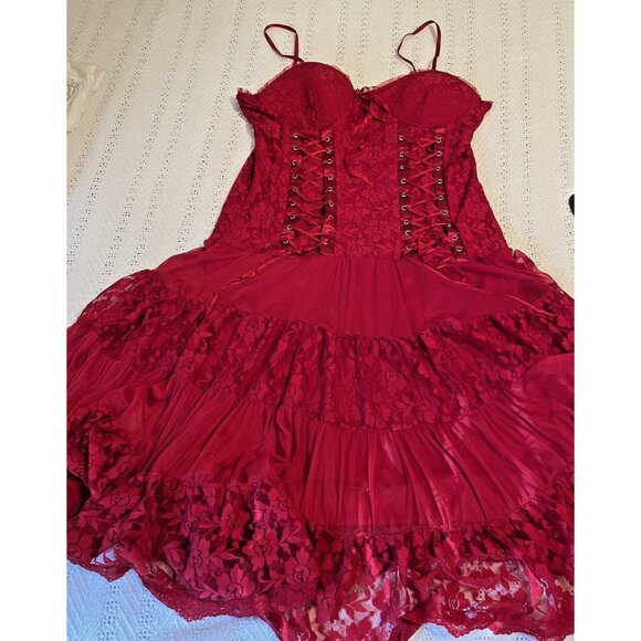 Elegant Red Lace-Up Dress - Picture 7 of 9